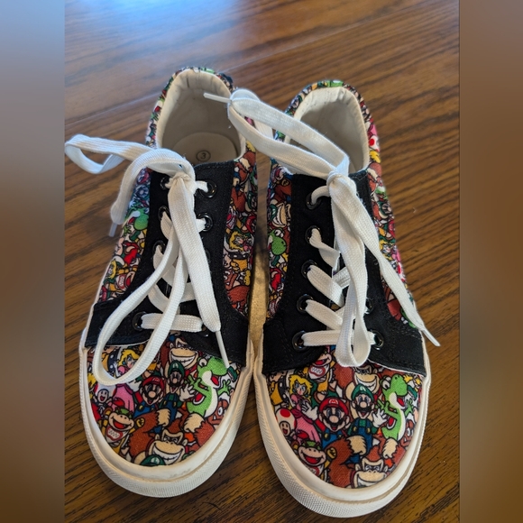 Boys Super Mario Shoes Size 3 - Picture 2 of 8